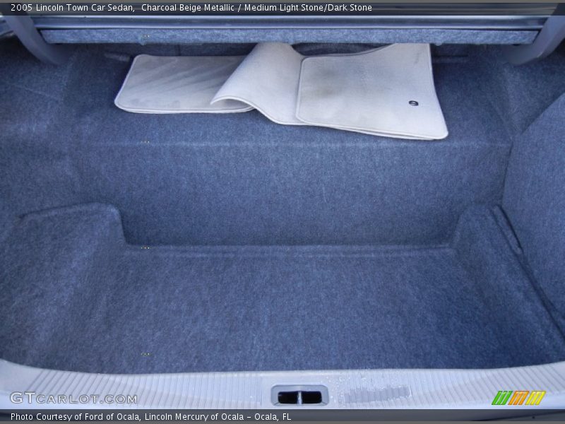 Charcoal Beige Metallic / Medium Light Stone/Dark Stone 2005 Lincoln Town Car Sedan