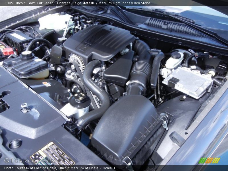 Charcoal Beige Metallic / Medium Light Stone/Dark Stone 2005 Lincoln Town Car Sedan