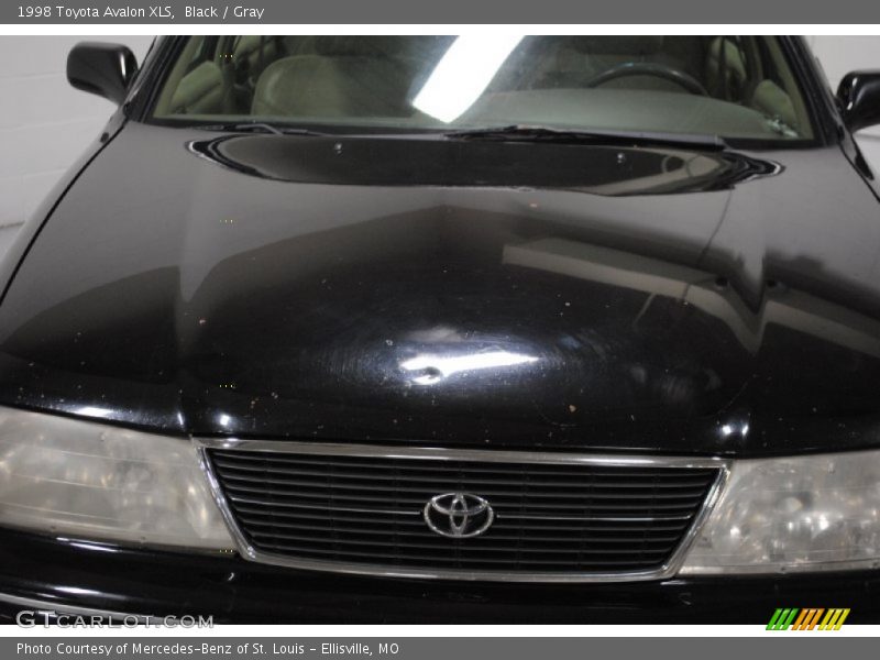 Black / Gray 1998 Toyota Avalon XLS