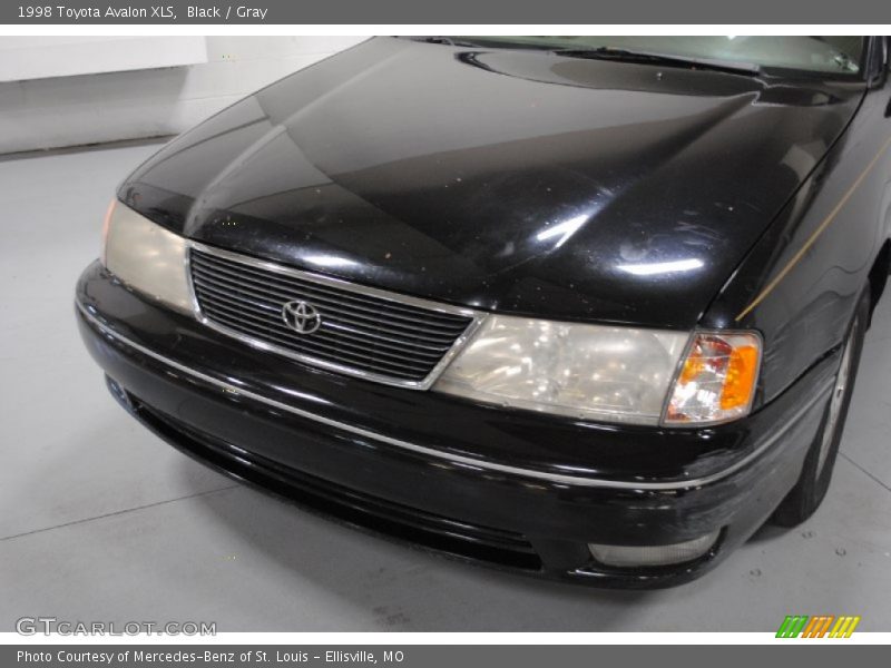 Black / Gray 1998 Toyota Avalon XLS