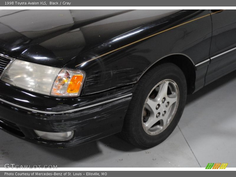 Black / Gray 1998 Toyota Avalon XLS