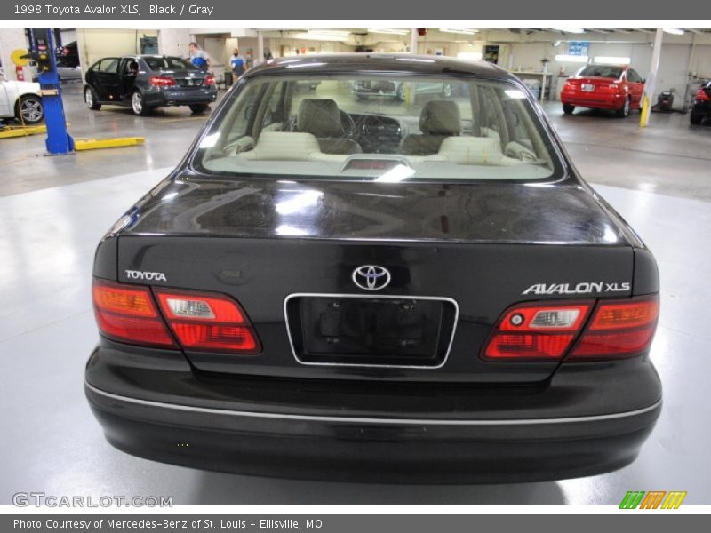 Black / Gray 1998 Toyota Avalon XLS