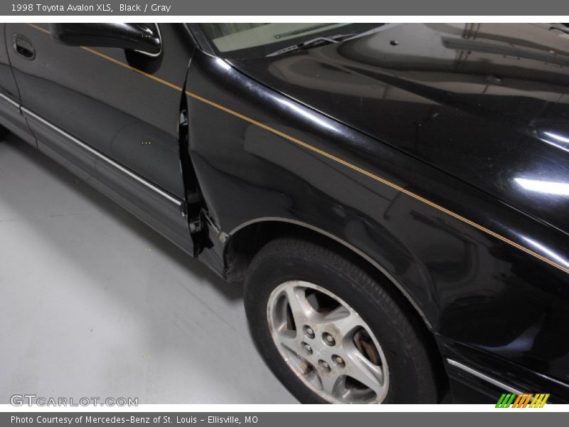 Black / Gray 1998 Toyota Avalon XLS