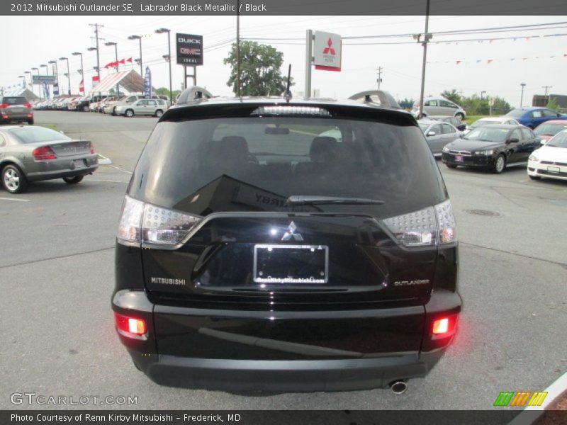 Labrador Black Metallic / Black 2012 Mitsubishi Outlander SE