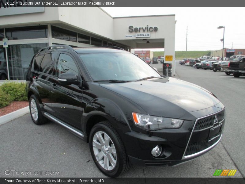 Labrador Black Metallic / Black 2012 Mitsubishi Outlander SE