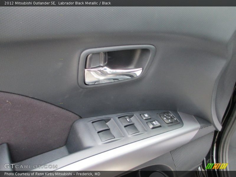 Labrador Black Metallic / Black 2012 Mitsubishi Outlander SE