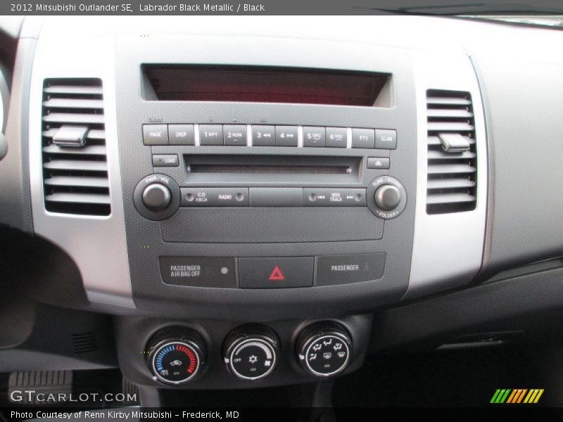Labrador Black Metallic / Black 2012 Mitsubishi Outlander SE
