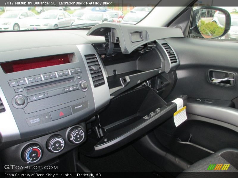 Labrador Black Metallic / Black 2012 Mitsubishi Outlander SE