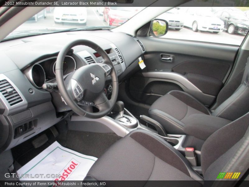 Labrador Black Metallic / Black 2012 Mitsubishi Outlander SE