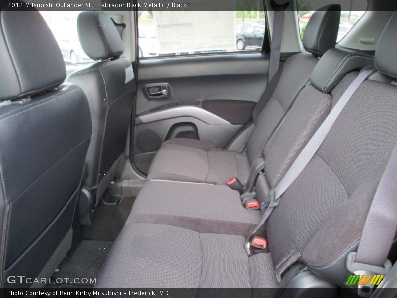 Labrador Black Metallic / Black 2012 Mitsubishi Outlander SE