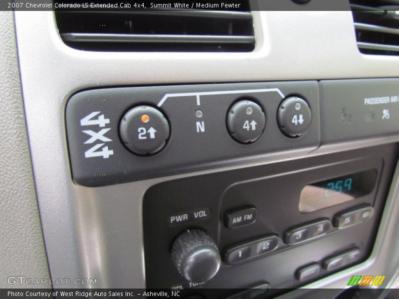 Controls of 2007 Colorado LS Extended Cab 4x4