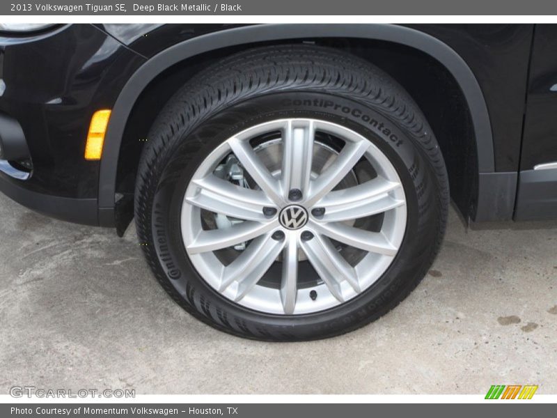 Deep Black Metallic / Black 2013 Volkswagen Tiguan SE