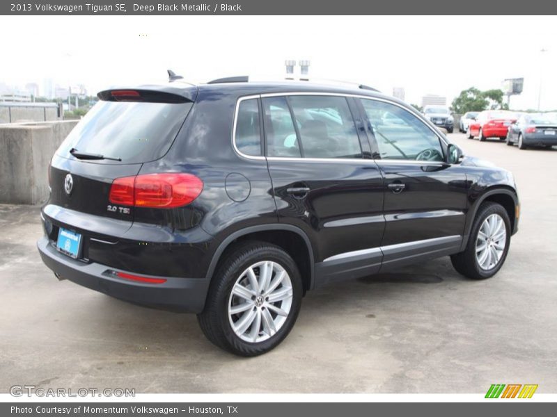 Deep Black Metallic / Black 2013 Volkswagen Tiguan SE