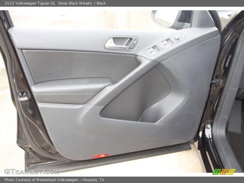 Deep Black Metallic / Black 2013 Volkswagen Tiguan SE
