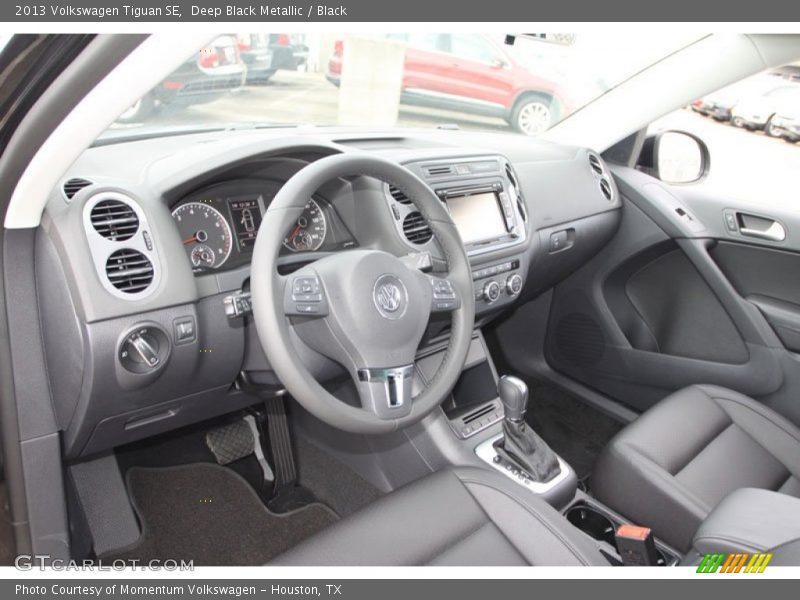 Deep Black Metallic / Black 2013 Volkswagen Tiguan SE
