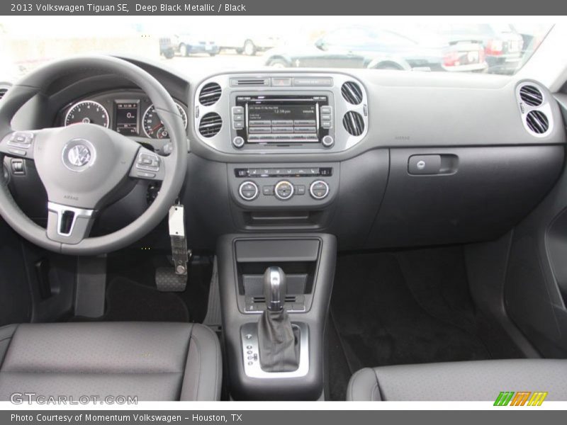Deep Black Metallic / Black 2013 Volkswagen Tiguan SE