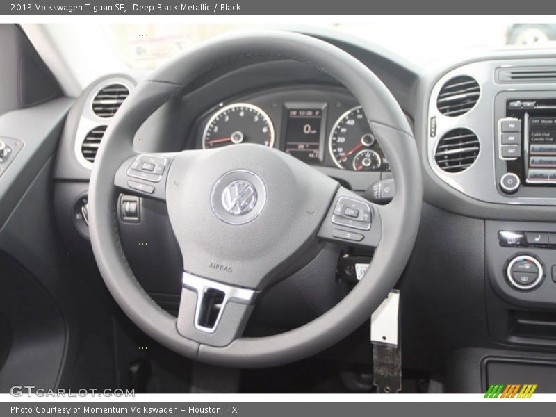 Deep Black Metallic / Black 2013 Volkswagen Tiguan SE