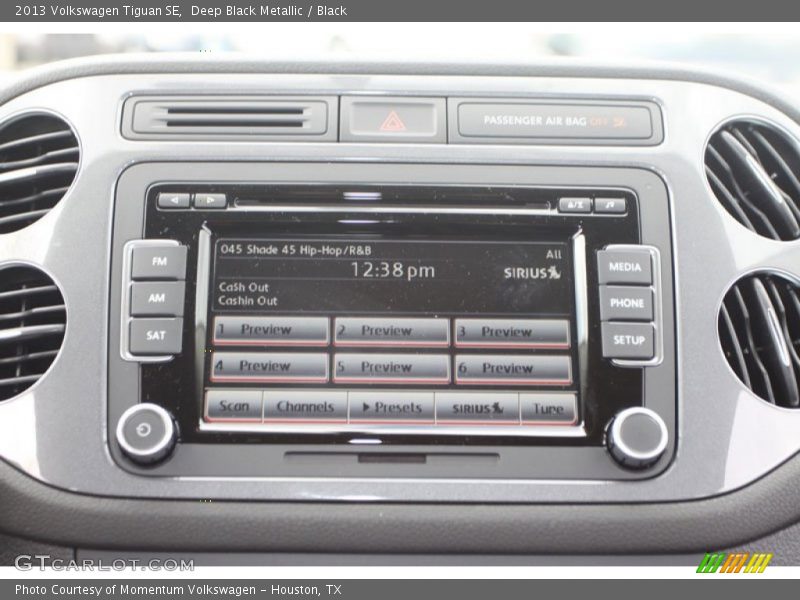 Deep Black Metallic / Black 2013 Volkswagen Tiguan SE