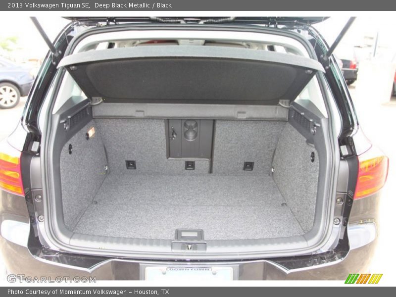Deep Black Metallic / Black 2013 Volkswagen Tiguan SE