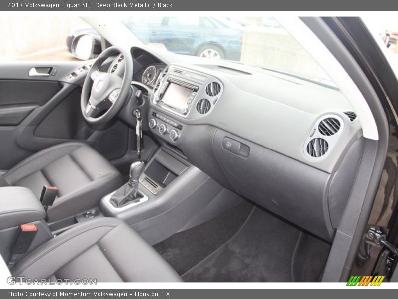Deep Black Metallic / Black 2013 Volkswagen Tiguan SE