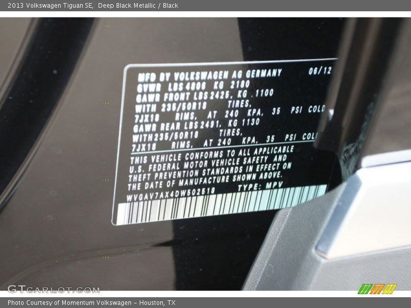 Deep Black Metallic / Black 2013 Volkswagen Tiguan SE