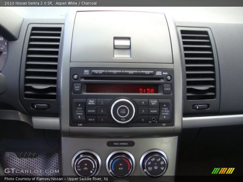 Aspen White / Charcoal 2010 Nissan Sentra 2.0 SR