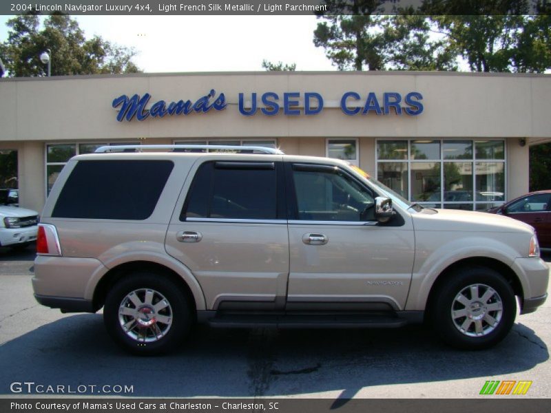 Light French Silk Metallic / Light Parchment 2004 Lincoln Navigator Luxury 4x4