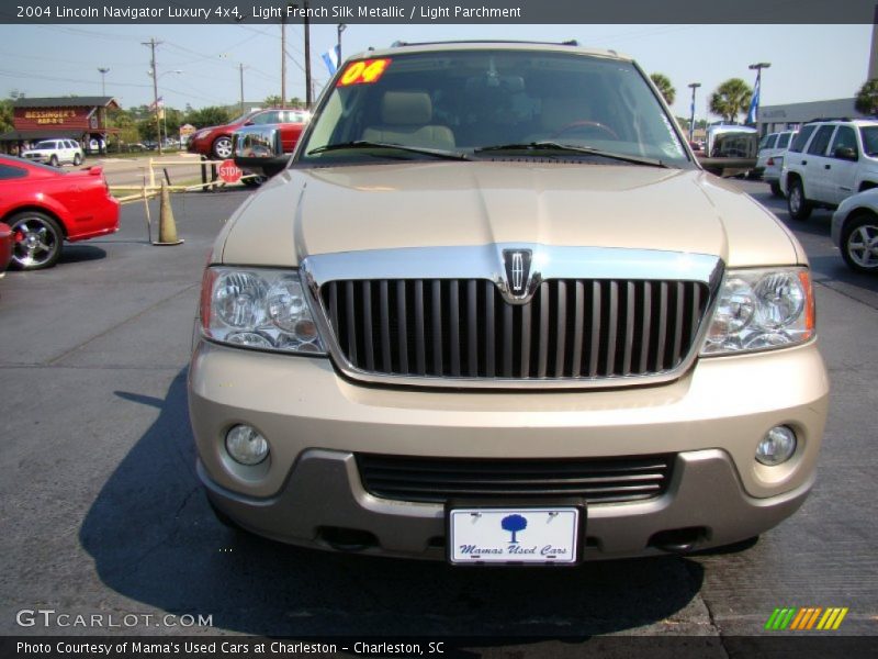 Light French Silk Metallic / Light Parchment 2004 Lincoln Navigator Luxury 4x4