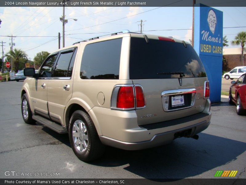 Light French Silk Metallic / Light Parchment 2004 Lincoln Navigator Luxury 4x4