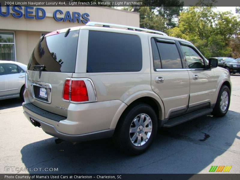 Light French Silk Metallic / Light Parchment 2004 Lincoln Navigator Luxury 4x4