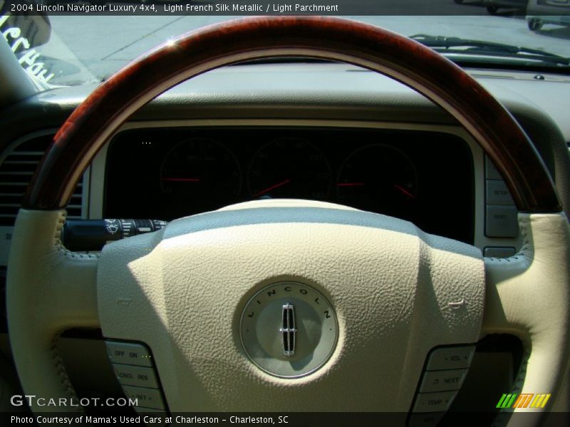 Light French Silk Metallic / Light Parchment 2004 Lincoln Navigator Luxury 4x4