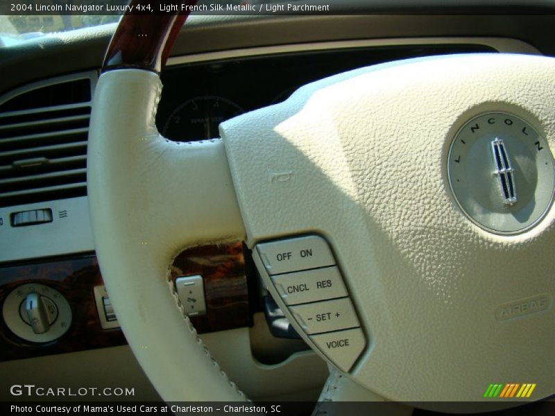Light French Silk Metallic / Light Parchment 2004 Lincoln Navigator Luxury 4x4