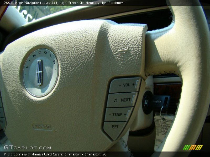Light French Silk Metallic / Light Parchment 2004 Lincoln Navigator Luxury 4x4