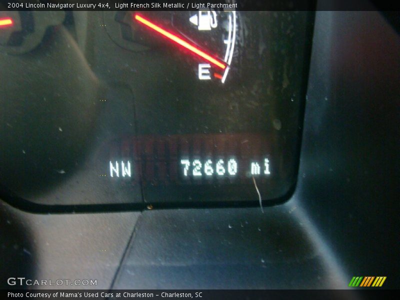 Light French Silk Metallic / Light Parchment 2004 Lincoln Navigator Luxury 4x4