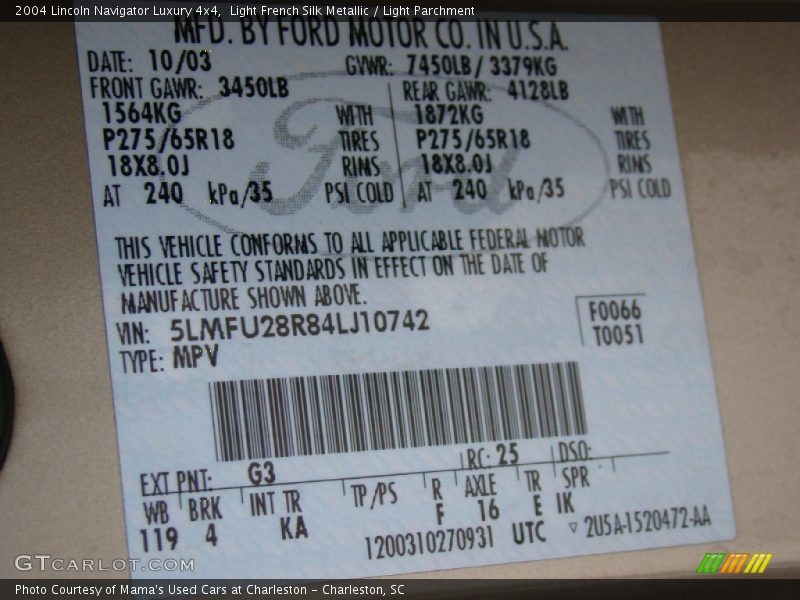 Light French Silk Metallic / Light Parchment 2004 Lincoln Navigator Luxury 4x4