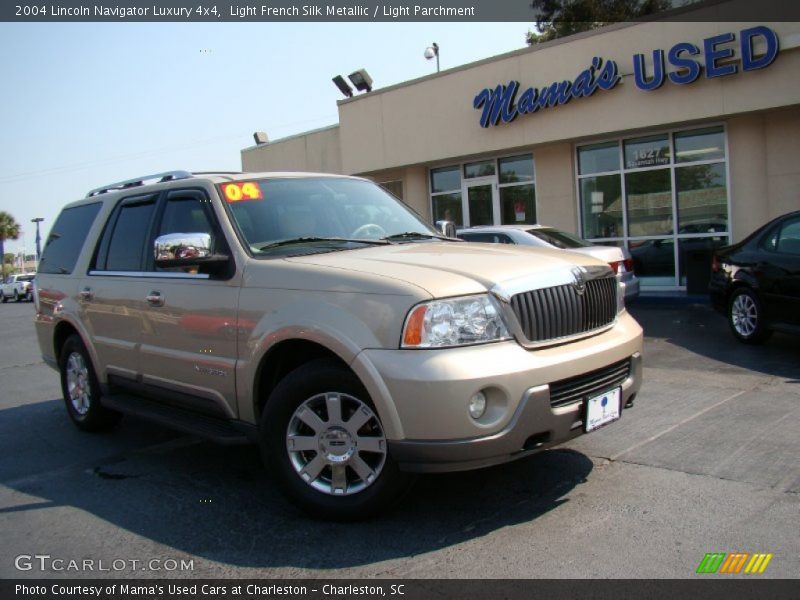Light French Silk Metallic / Light Parchment 2004 Lincoln Navigator Luxury 4x4