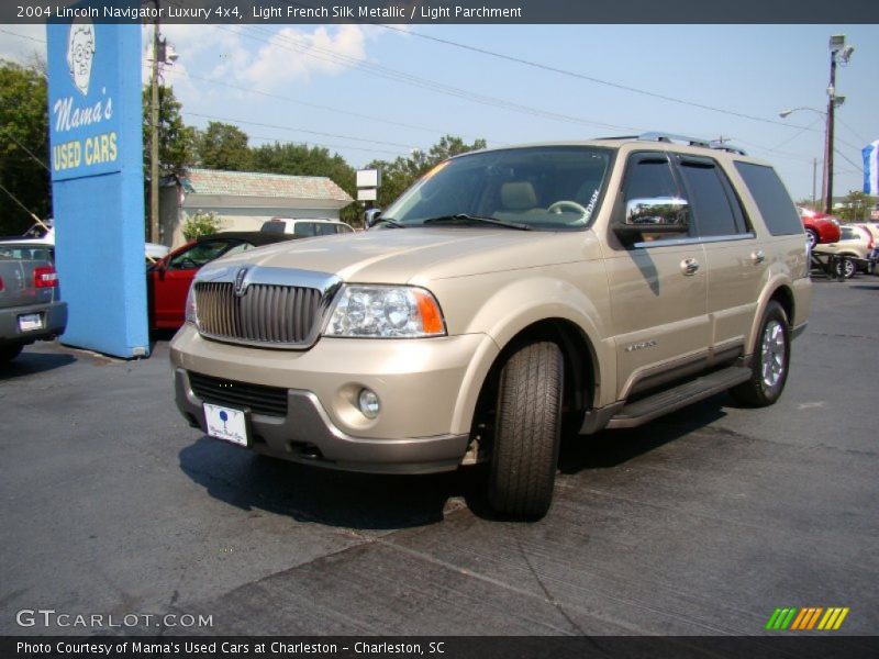Light French Silk Metallic / Light Parchment 2004 Lincoln Navigator Luxury 4x4