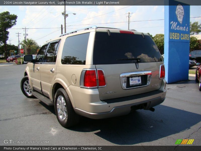 Light French Silk Metallic / Light Parchment 2004 Lincoln Navigator Luxury 4x4