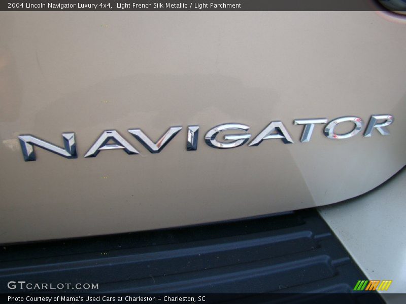 Light French Silk Metallic / Light Parchment 2004 Lincoln Navigator Luxury 4x4