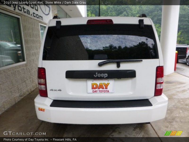 Stone White / Dark Slate Gray 2010 Jeep Liberty Sport 4x4