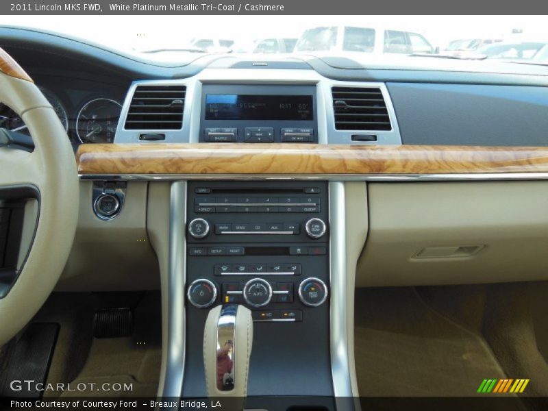 White Platinum Metallic Tri-Coat / Cashmere 2011 Lincoln MKS FWD