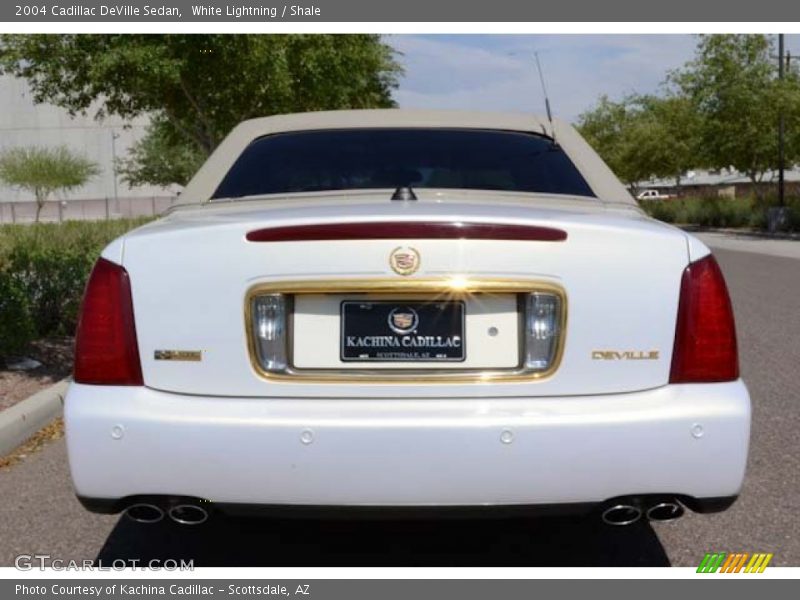 White Lightning / Shale 2004 Cadillac DeVille Sedan