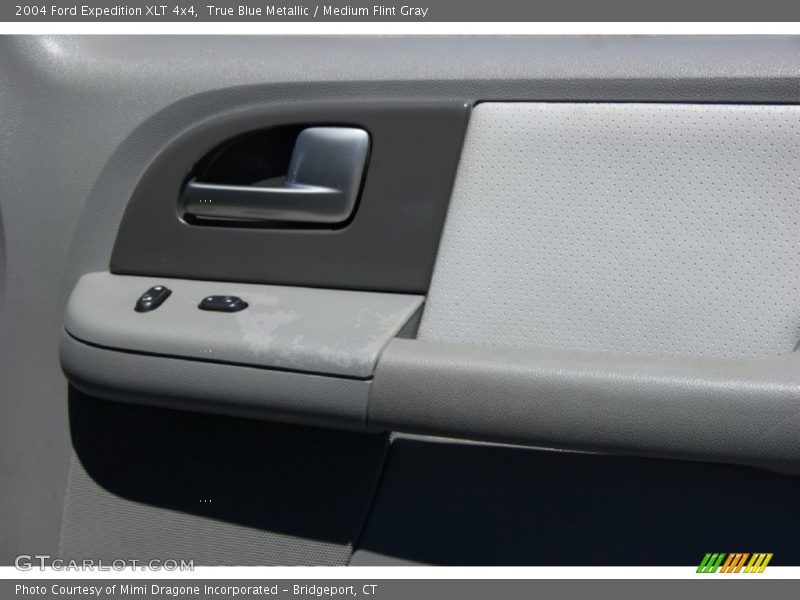 True Blue Metallic / Medium Flint Gray 2004 Ford Expedition XLT 4x4