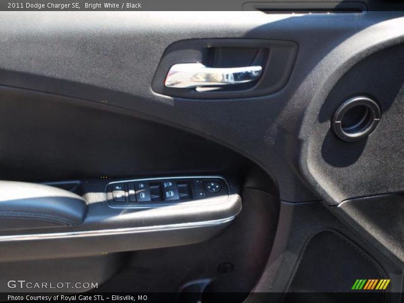 Bright White / Black 2011 Dodge Charger SE
