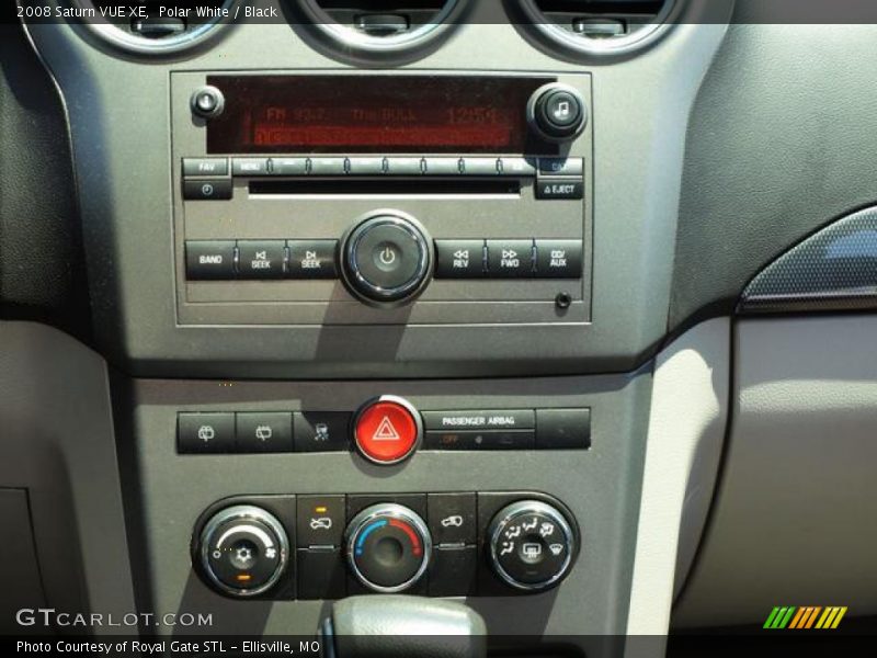 Polar White / Black 2008 Saturn VUE XE