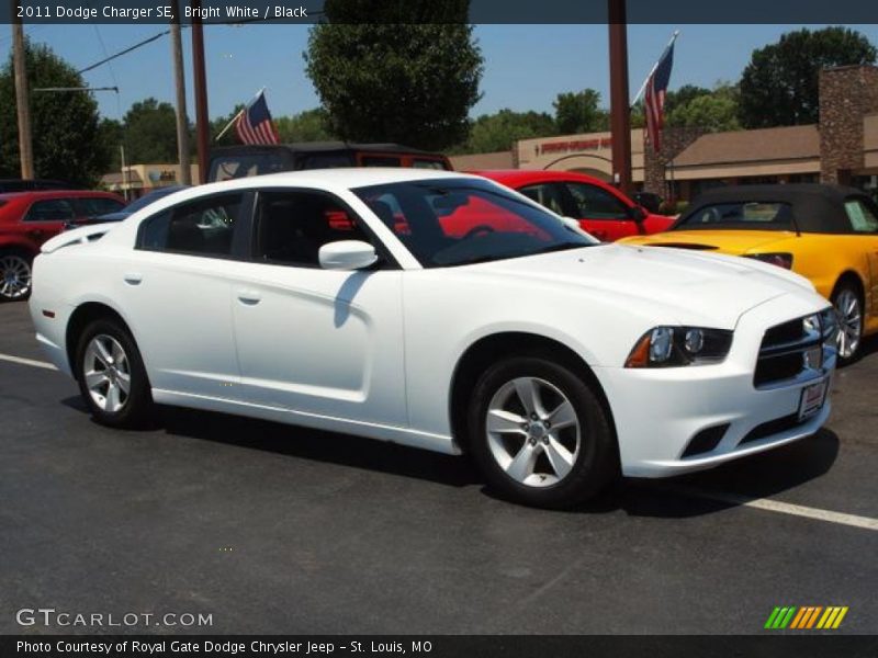 Bright White / Black 2011 Dodge Charger SE