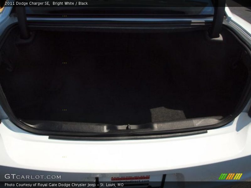 Bright White / Black 2011 Dodge Charger SE