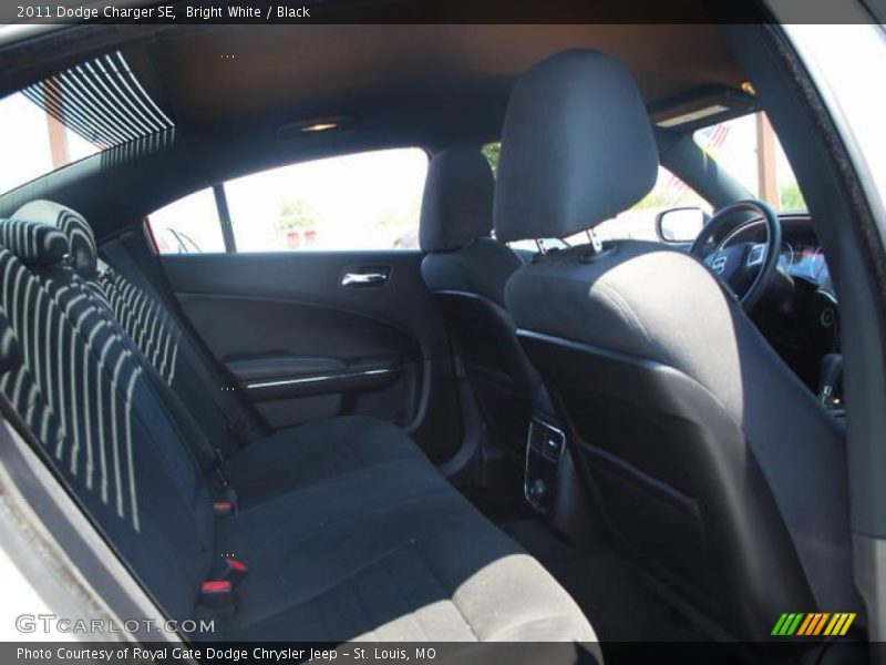Bright White / Black 2011 Dodge Charger SE