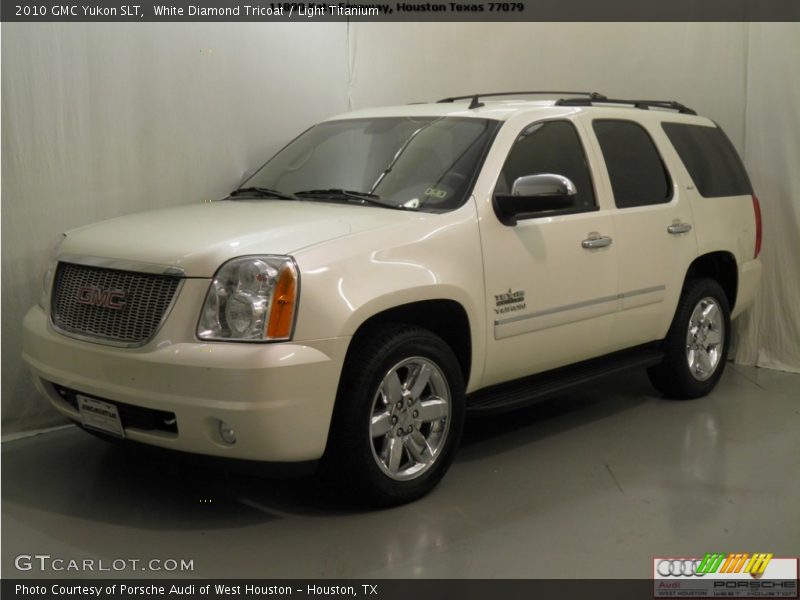 White Diamond Tricoat / Light Titanium 2010 GMC Yukon SLT
