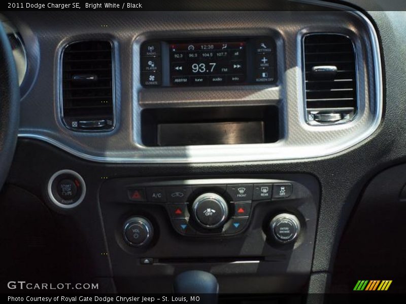 Bright White / Black 2011 Dodge Charger SE